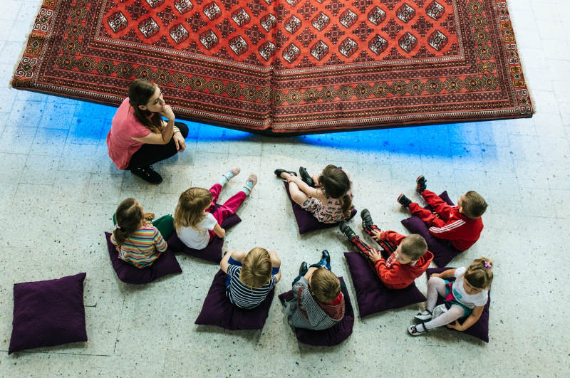 Kulturpädagogen helfen Menschen jeden Alters, einen Zugang zu Kunst zu finden